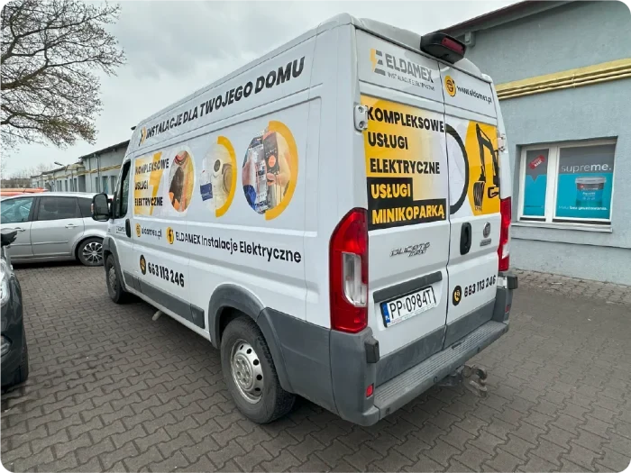 Oklejenie reklamowe pojazdu firmy