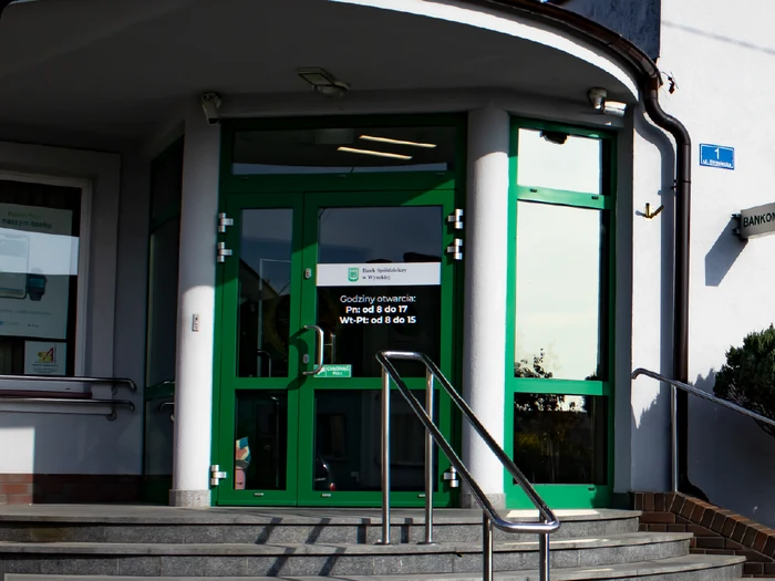 Oklejanie szyb — Bank Spółdzielczy, realizacja b.center