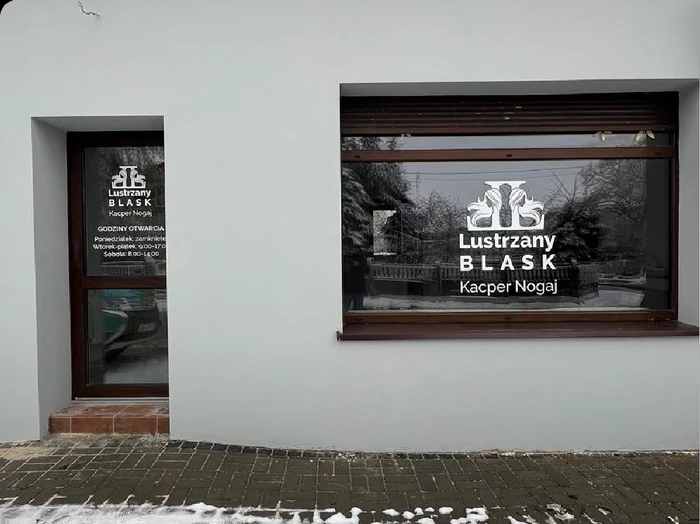 Oklejanie szyb — Lustrzany Blask, realizacja b.center