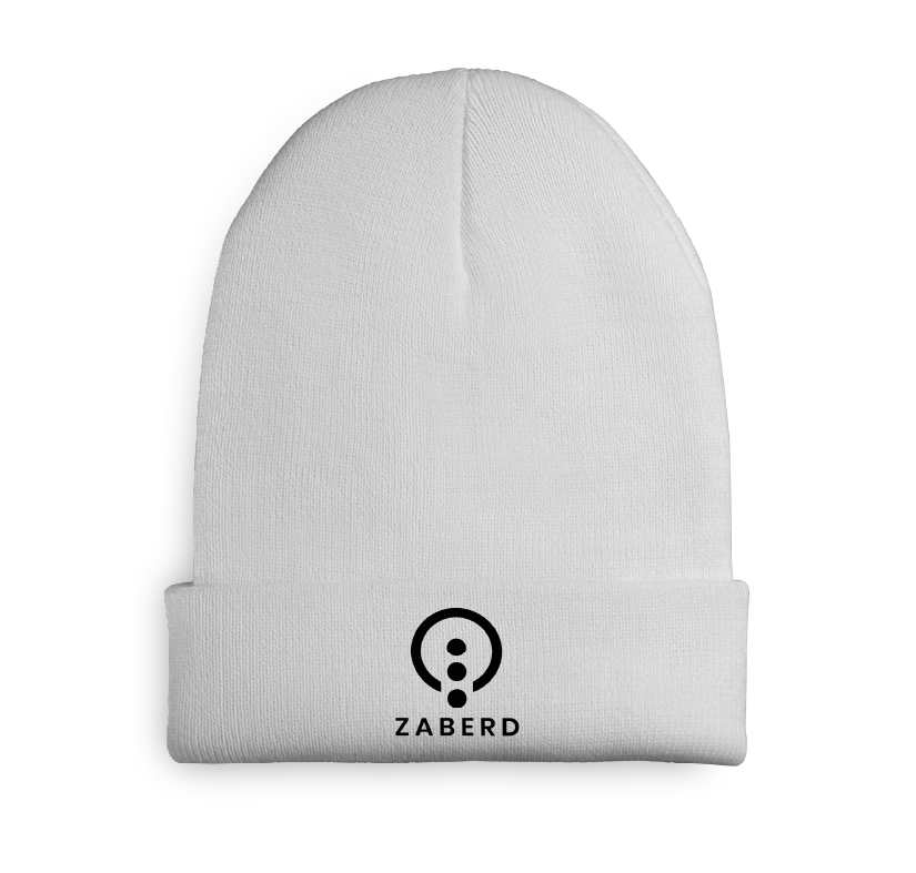 Czapka beanie z nadrukiem. Biała czapka zimowa z logo, produkcja personalizowanych czapek firmowych.