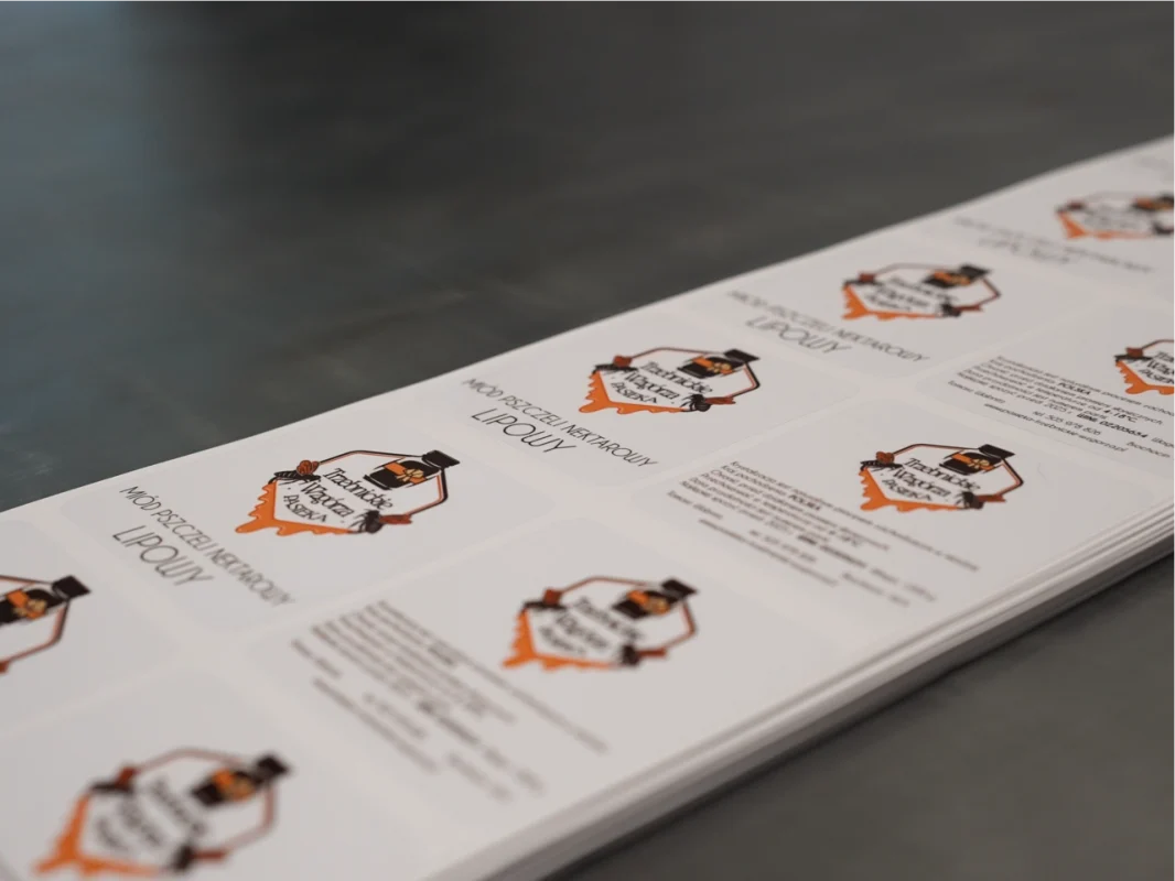 Druk etykiet produktowych. Personalizowane etykiety samoprzylepne na miód pszczeli, etykiety na rolce.