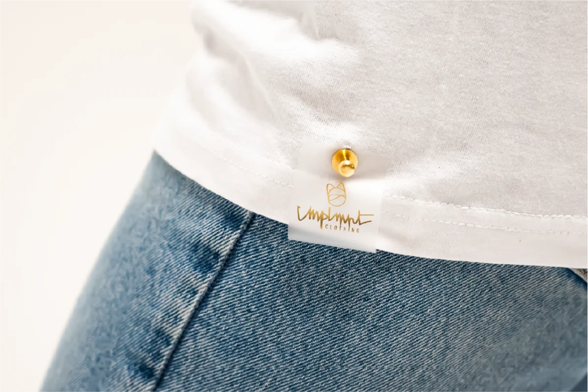 Metki odzieżowe z logo. Produkcja personalizowanych metek na ubrania.