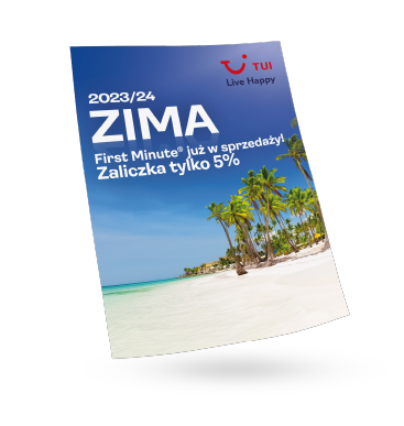 Plakat reklamowy podróży, na nim plaża z palmami, tekst "ZIMA" i promocja "First Minute", zaliczka 5%.