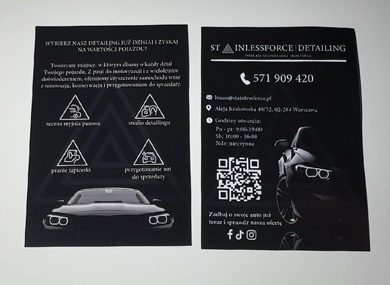 Katalog reklamowy. Dwie czarne ulotki z nadrukiem samochodu i ikonami usług.