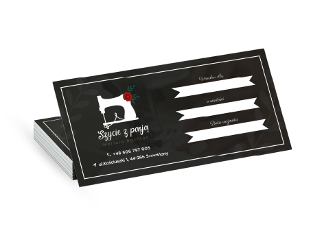 Czarne vouchery z nadrukiem maszyny do szycia i kwiatów. Voucher z logo.