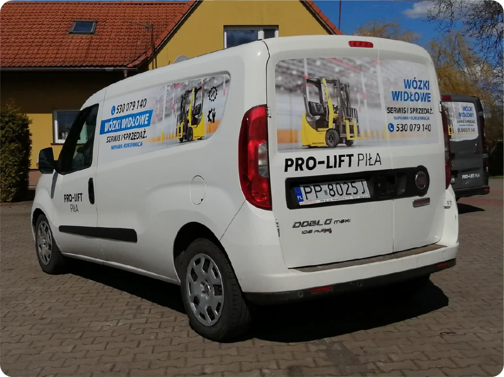 Oklejanie busa dostawczego. Reklama mobilna dla serwisu wózków widłowych, branding Pro-Lift Piła.