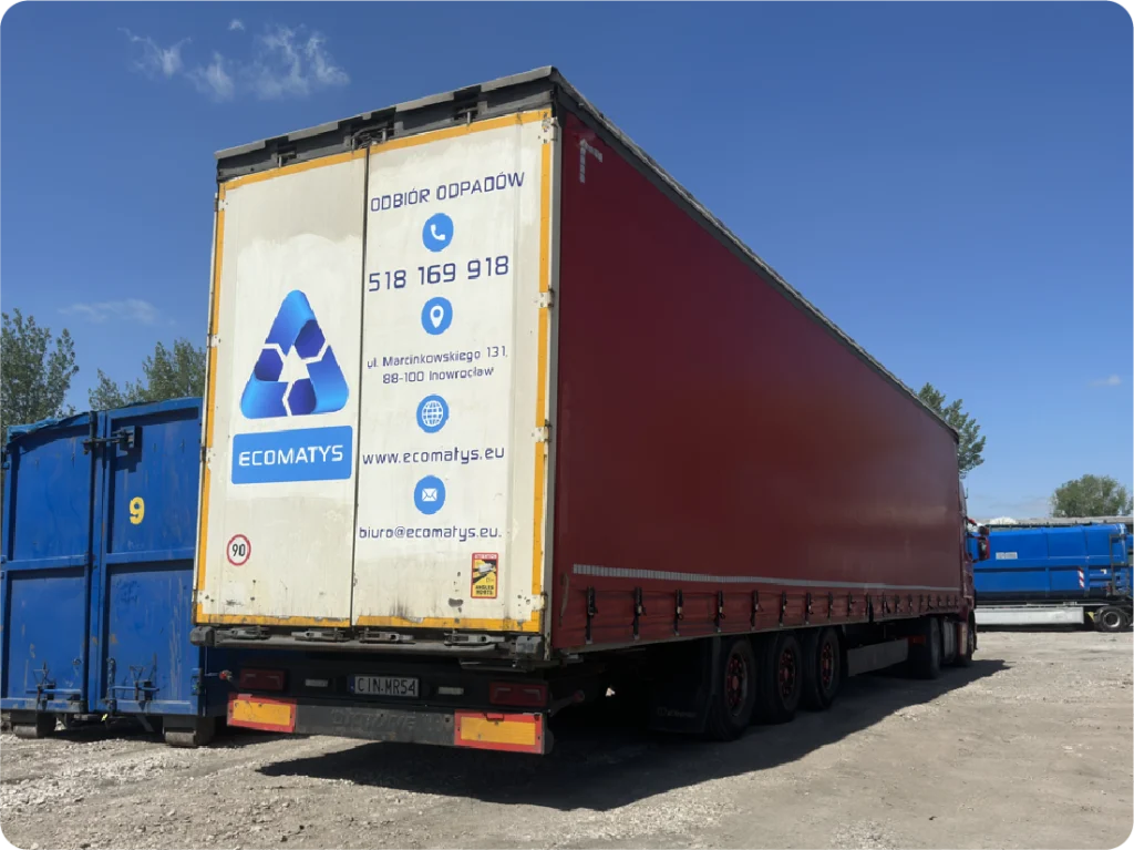 Oklejanie naczepy ciężarówki. Branding transportu odpadów, folie reklamowe na duże pojazdy.