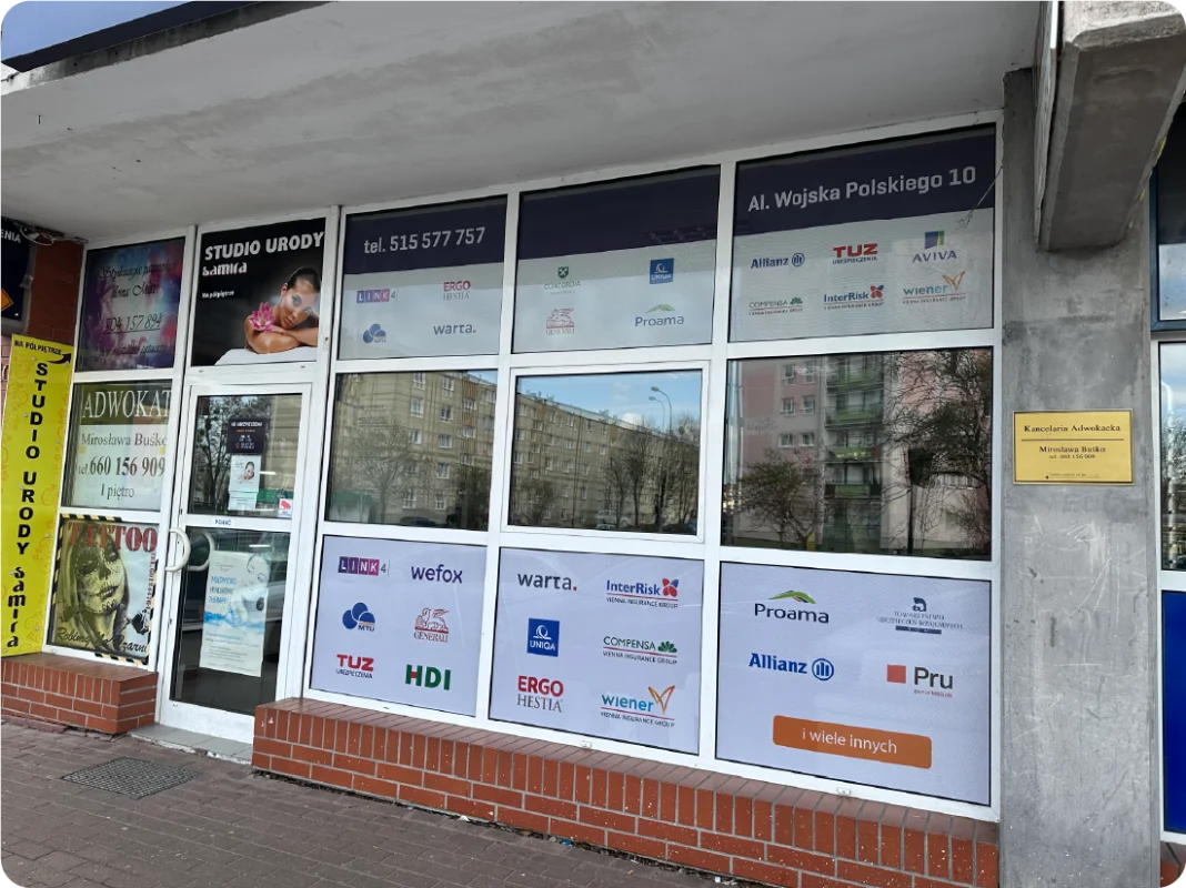 Oklejanie witryn dla wielu firm folią OWV. Reklama na szybach lokali usługowych, kompleksowa grafika.