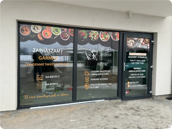 oklejenie szyb dla firmy gastronomicznej z Gdyni