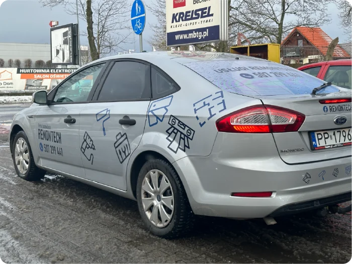 Oklejenie samochodu firmy budowlanej Remontech z Piły